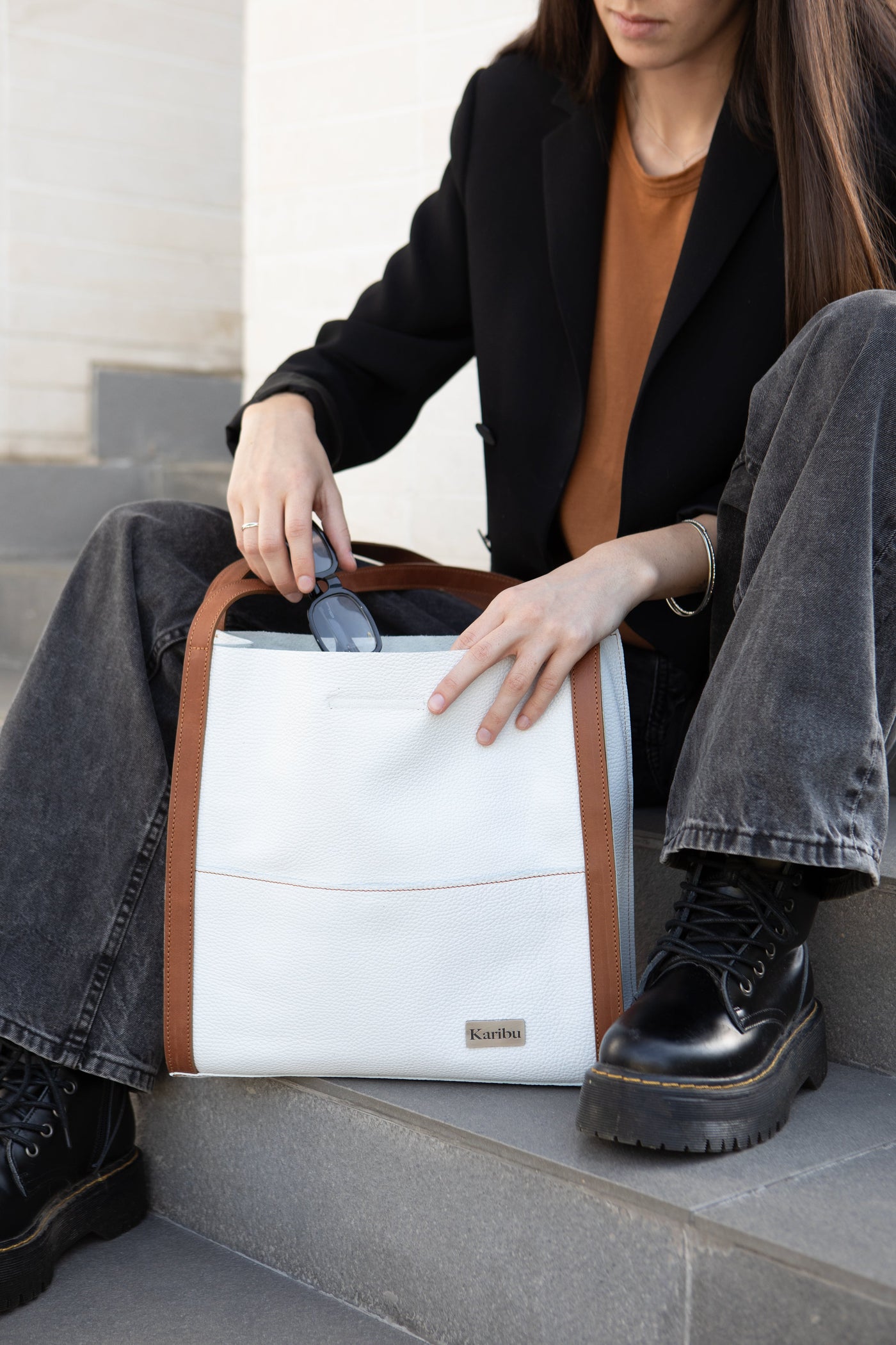 Dominga Blanca wallet with coffee