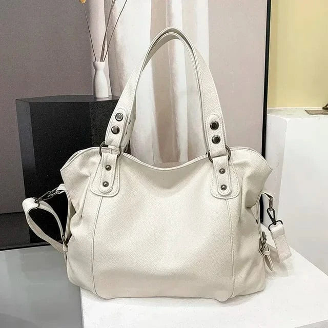 Stylish and versatile leather shoulder bag