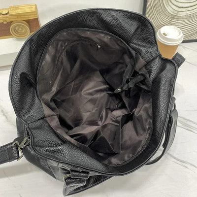 Stylish and versatile leather shoulder bag