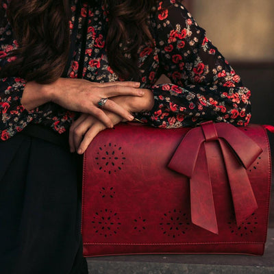 Monika's elegant bow bag